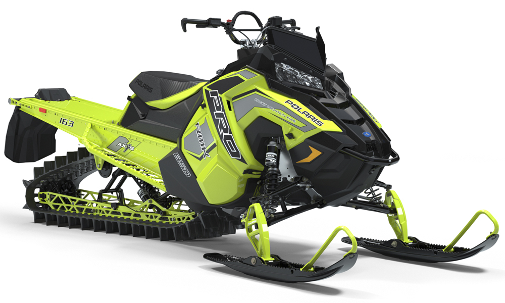Снегоход Polaris 800 в лесу